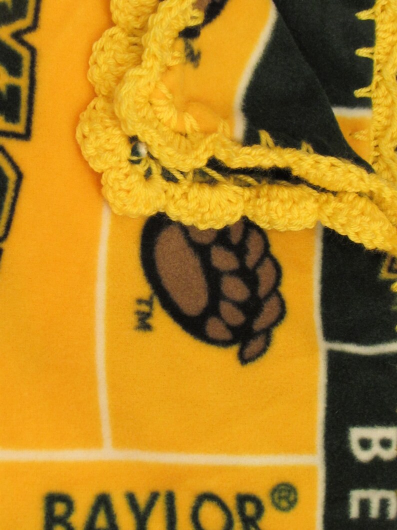 BabyToddler Gender Neutral Wrap-Around Green /& Gold Baby Blanket Baylor University Texas BU Bears College Fleece With Crochet Ruffle