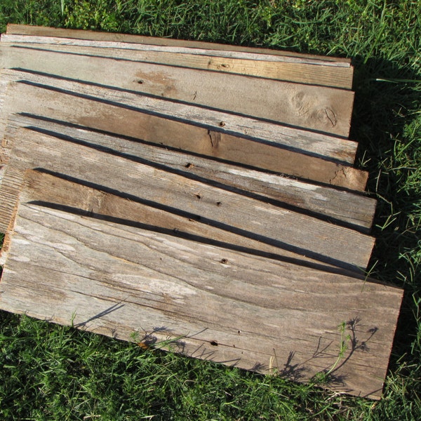 ON SALE! Reclaimed Old Fence Wood Boards - 8 Fence Boards 20" Weathered Barn Wood Planks - Good Condition - Great For Rustic Crafting!