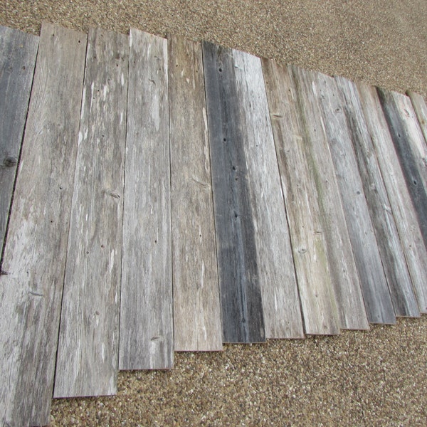 Reclaimed Old Fence Wood Boards - 30 Fence Boards - 48 Inch Length - Weathered Barn Wood Planks - Great For Rustic Crafting of Accent Wall