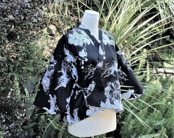 KIMONO jacket casual HAORI short length CHABAORI cotton black white flowers Medium size ready to ship
