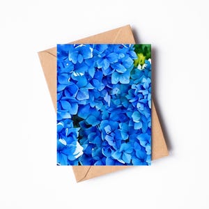 Afdrukbare wenskaart blauwe hortensiabloem, blanco kaart, direct digitaal downloaden, drie kaartformaten: 5 x 7 inch, 4 x 6 inch en 4,75 x 4,75 inch.