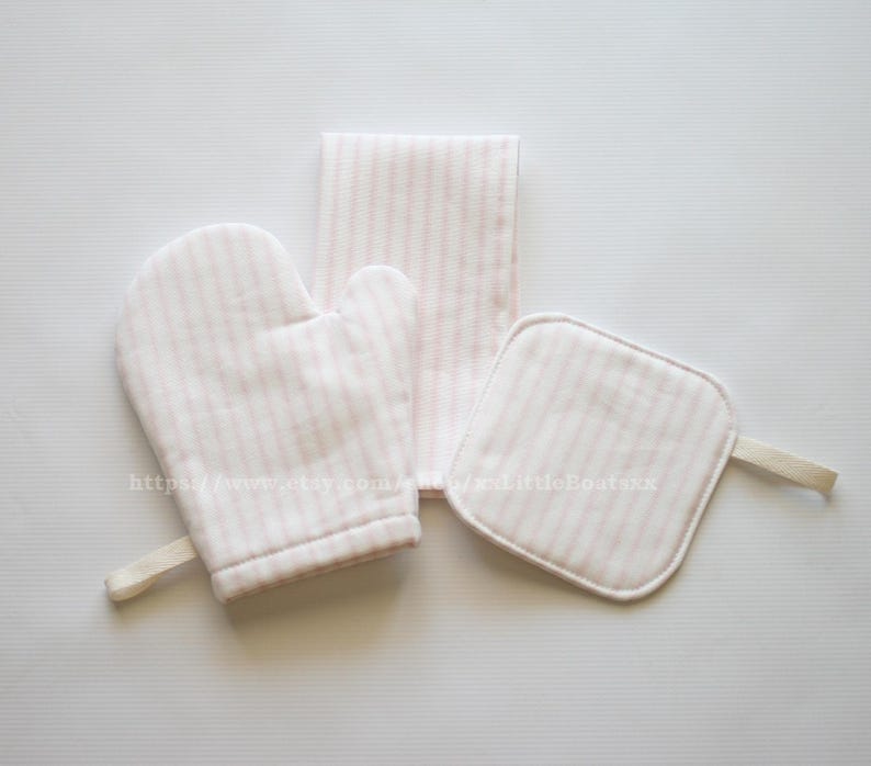 Farmhouse Play Oven Mitt & Pot Holder, Kids Toy Kitchen Accessories, Toddler Kitchen, Pretend Play, Gift for Kids, Kids Room Decor Pink