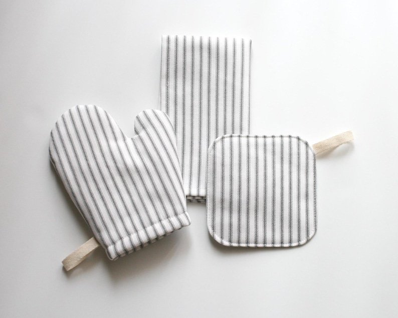 Farmhouse Play Oven Mitt & Pot Holder, Kids Toy Kitchen Accessories, Toddler Kitchen, Pretend Play, Gift for Kids, Kids Room Decor Black