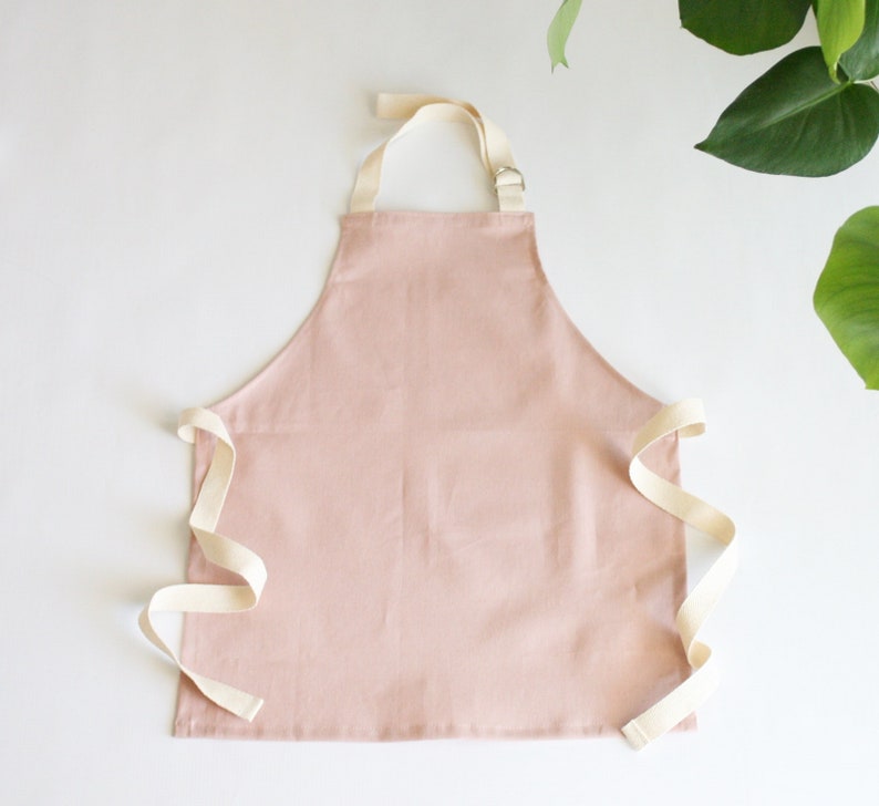 Personalized Kids Apron, Dusty Pink Linen Toddler Apron, Cooking Apron, Pretend Play, Custom Apron, Child Apron with Pocket, Gift for Girl image 4