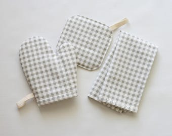 Kids Pretend Play Kitchen Set, Montessori Cooking Set for Kids, Play Oven Mitt Pot Holder Tea Towel, Ecru Gingham Toddler Kitchen Toy
