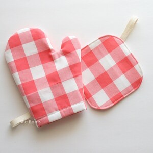 Coral Buffalo Plaid Kids Kitchen Toys, Gingham Toy Oven Mitt, Pretend Play, Pot Holder, Toddler Kitchen, Gift for Kid, Play Room Decor