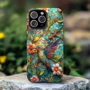 Funda para teléfono con colibrí, diseño floral de vitrales falsos, ideal como regalo para observadores de aves. Para iPhone 16, 15, 14 y 13, Samsung S25, S24, S23 y S22. Todos los modelos.