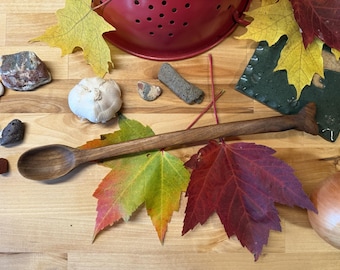 Cuchara para revolver con mango extra largo de nogal negro tallada a mano