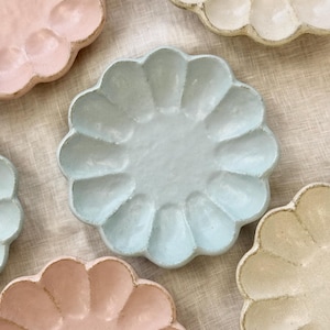 Rinka Blombladstallrik | Rustik Cottagecore Keramik | Japanskt Mino-ware | Autentiskt handgjord i Japan