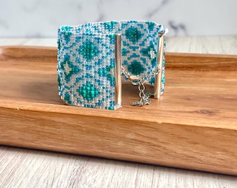 Türkis-Blau-Rocailles Perlenarmband, Diamantmuster-Loom-Manschette, verstellbare Passform