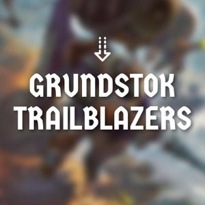Puede incluir: Texto blanco "GRUNDSTOK TRAILBLAZERS" sobre un fondo borroso, con una flecha hacia abajo. La fuente es en negrita y estilizada. El fondo es una mezcla de marrón, azul y amarillo.