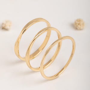 Solid Gold Mobius Ring – 1mm to 2mm Twisted Infinity Band, Minimalist Wedding Ring in 10k 14k 18k For Her/Him