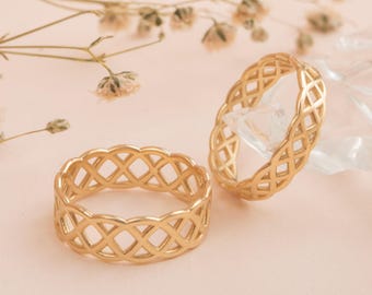 Celtic Knot Gold Ring – Solid Gold Interwoven Band, 4mm or 6mm Crisscross Ring, Symbolic Wedding or Anniversary Band for Her and Him