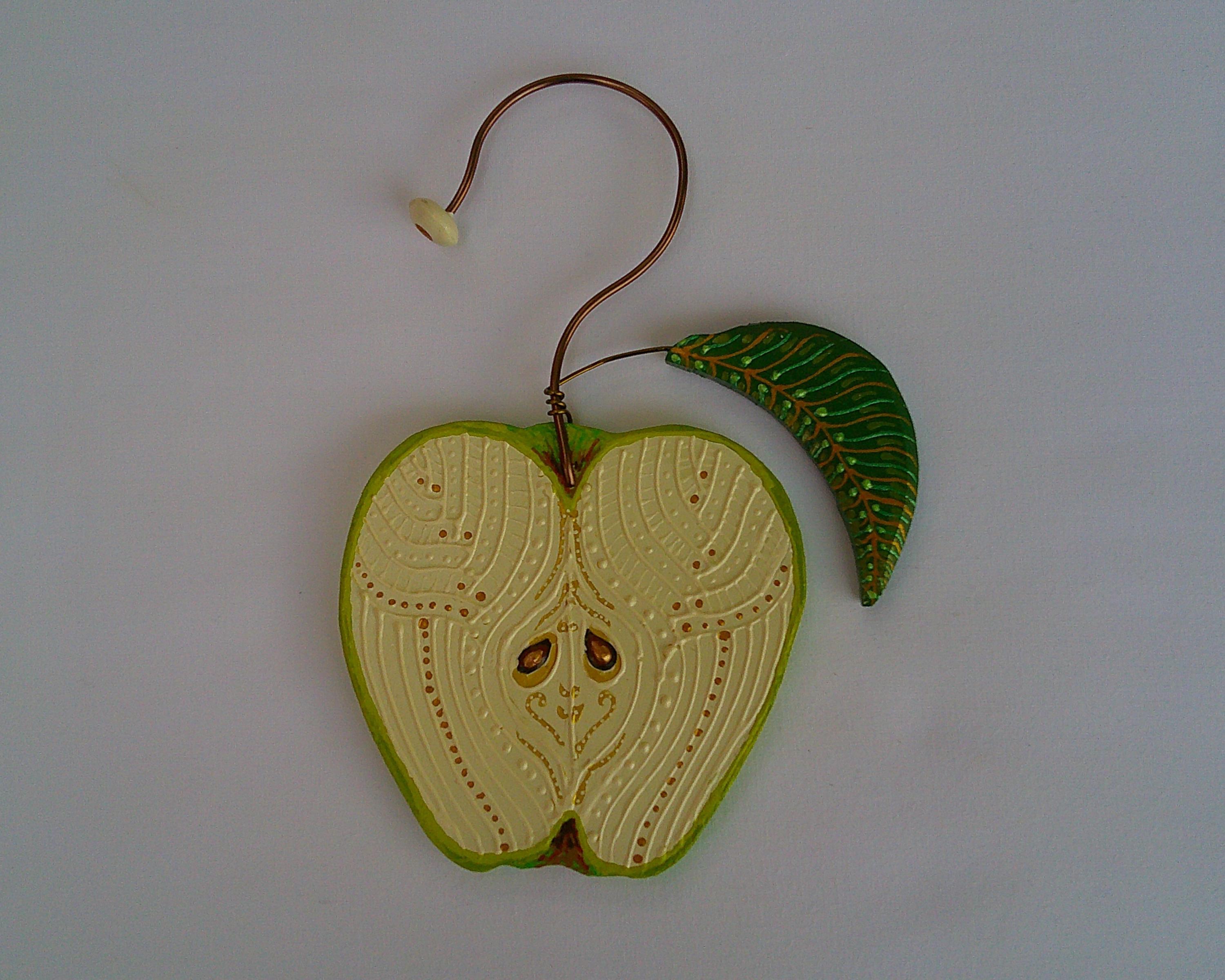 ヴィンテージ/ Green Apple 木製オブジェ Green Apple Hand-painted Wooden Ornament - Etsy