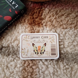 Sticker Library Card Romantasy, Autocollant Carte de Bibliothèque Fantasy, Cadeau Lectrice Bookish, Déco Kindle & Journal