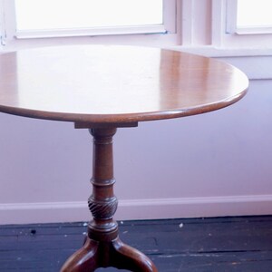 Antique Mahogany Tilting Tea Table: George II British Flip Top