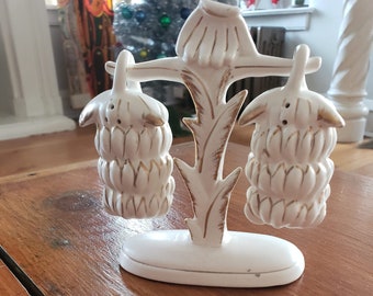 1962 Napco Hanging White Bunch of Bananas Salt and Pepper Set