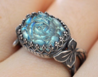Silver rose flower labradorite gray moonstone ring, solitary stone ring, blue hue flower leaf ring size 7