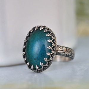 STERLING MOOD RING hand made floral band oxidized sterling silver ring with 70s vintage color changing mood stone glass cab