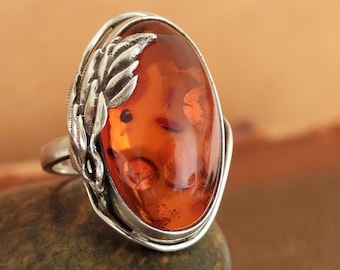 vintage find 925 sterling silver ring with orange color red amber stone, large gemstone ring, leafy vine, statement amber ring size 6.75