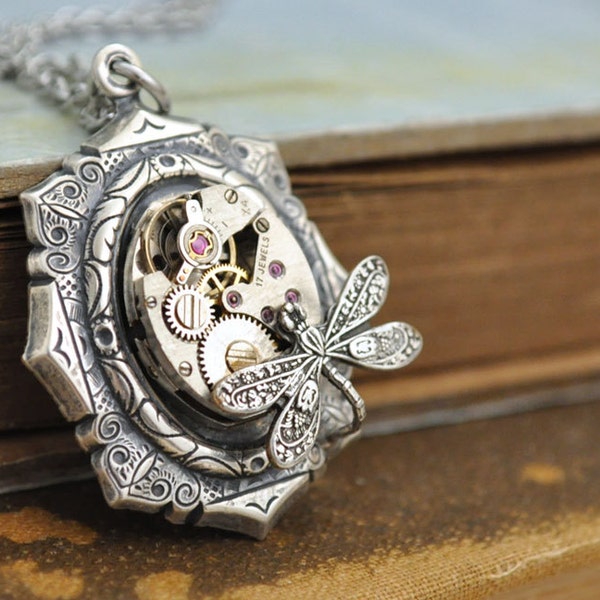 Bijoux steampunk TIME TRAVELLER, collier steampunk en argent antique, libellule, cadeau art déco pour elle, vol du temps, bijoux faits main pour elle