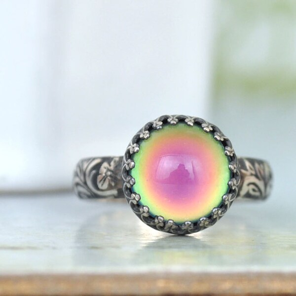 STERLING MOOD RING hand made floral band oxidized sterling silver ring with color changing mood stone glass cab