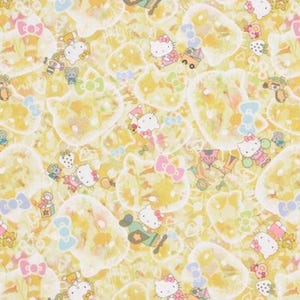以下が含まれることがあります： 黄色、ピンク、青、白の色合いで、ハローキティのキャラクター、リボン、その他の漫画の要素を特徴とする繰り返しパターン。 デザインは遊び心があり、気まぐれな美学で、子供向け製品に適しています。