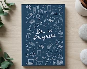 Caderno de capa dura "Dr. in Progress", presente para estudantes de doutorado com desenhos.