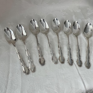 Oneida Flirtation Silverplate 1881 Rogers 8 teaspoons Silverware Floral