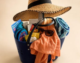 Cesto regalo estivo per la mamma, perfetto per la spiaggia, con borsa, cappello, asciugamano, occhiali da sole e prodotti essenziali per la spa.