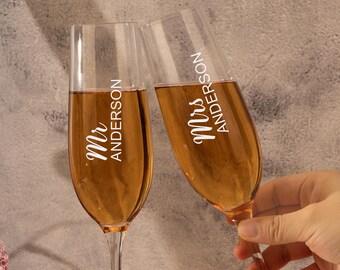 Engraved Wedding Champagne Flutes: Personalized Mr & Mrs Toasting Glass Set ,Personalized Wedding Champagne Flutes