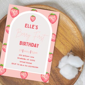 Invitación de primer cumpleaños con temática de bayas / Invitación imprimible para cumpleaños infantil, linda invitación para fiesta de frutas, plantilla editable para niñas y niños
