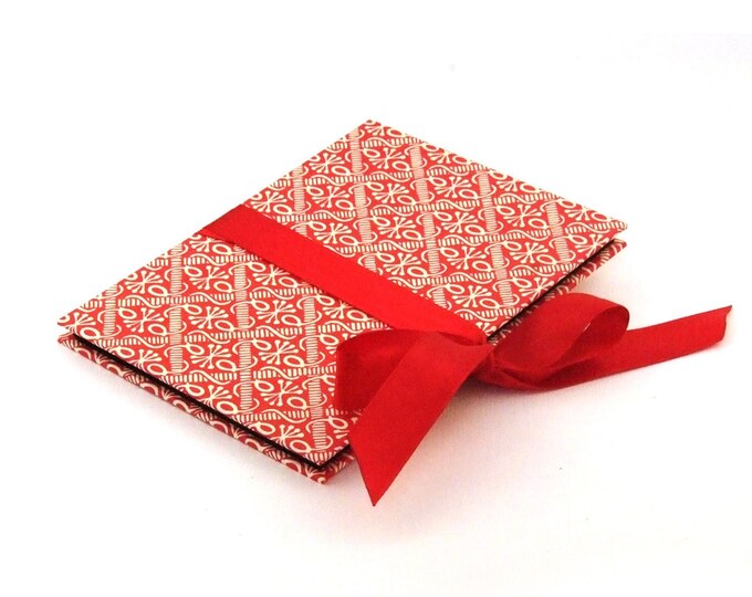 Accordion photo album red white graphic wax batik pattern 4x6 Etsy