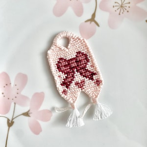 Valentina Bow Alpha Keychain: Hand-Knotted Embroidery Floss Fiber Design Macramé