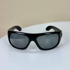GUCCI | Y2K Wraparound Shield Sunglasses - Early 2000s Black  display picture 1