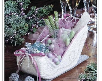 Vintage Crochet Pattern to make Victorian Sleigh - Christmas Ornament/display Table Centrepiece