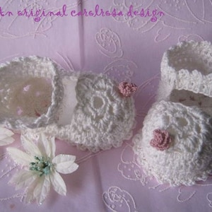 Crochet Pattern CR57 - Crochet Baby Shoes Booties Christening/Baptism - Beautiful Flower Sole - 3 to 6 months and 6-12 months Bebe