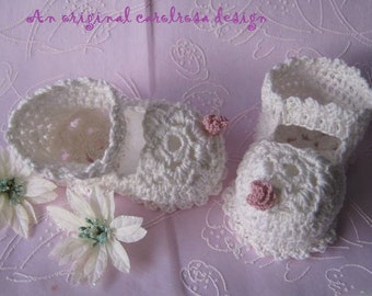 Crochet Pattern CR57 - Crochet Baby Shoes Booties Christening/Baptism - Beautiful Flower Sole - 3 to 6 months and 6-12 months Bebe