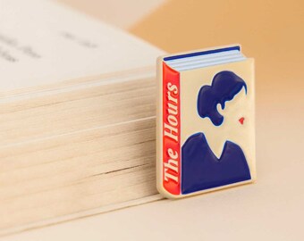 The Hours Book by Michael Cunningham Enamel Pin - Anstecker - Buchschmuck - Buchliebhaber Geschenk - Geschenk für Buchliebhaber - Buchgeschenk