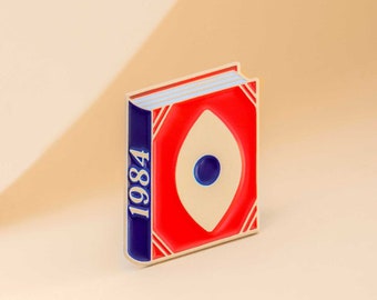 1984 Buch von George Orwell Enamel Pin - Anstecker - Schmuck - Buchliebhaber Geschenk - Geschenk für Buchliebhaber - Klassisches Buchgeschenk - Orwell Pin