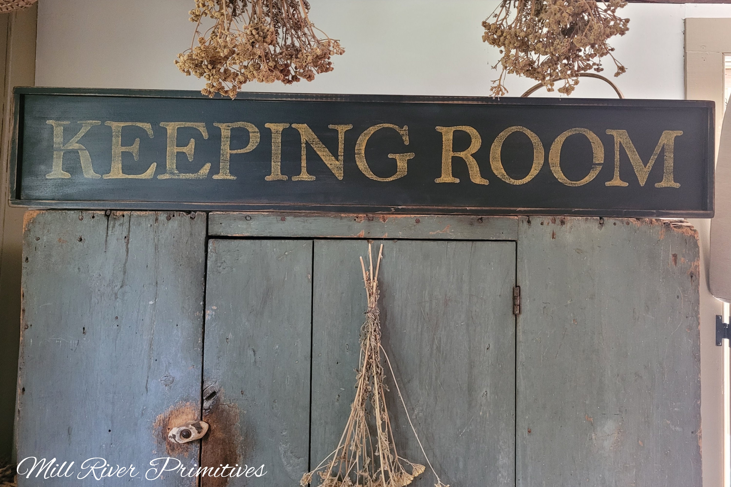Panneau en bois primitif KEEPING ROOM sur mesure personnalisé rustique