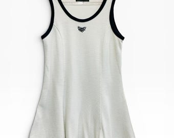 Abito da tennis corto a trapezio bianco con bordi a contrasto, in cotone, taglia M, stile vintage anni '90, di Perri Ashby London.