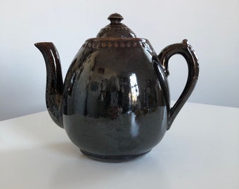 Classic Redware Teapot: A Vintage Treasure with a Charming Past!