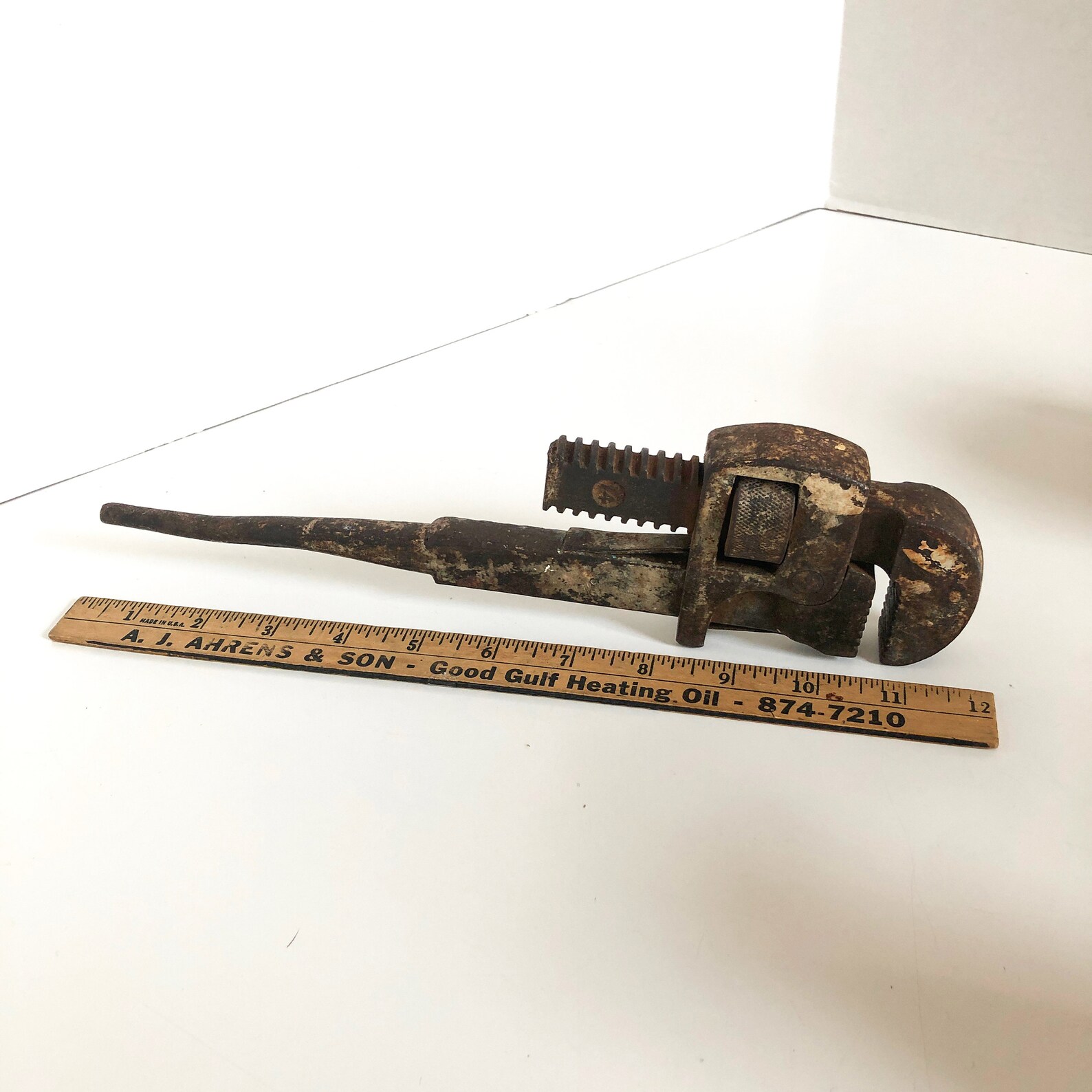 Clé à Molette Vintage 15" Pour Tuyaux - Mâchoire 2-1/2" - Poignée Bois - Ajustable En Acier - Patine Originale