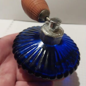 Vintage Kobaltglas Parfüm Flasche mit Birnensprüher - Anfang des 20.Jahrhunderts