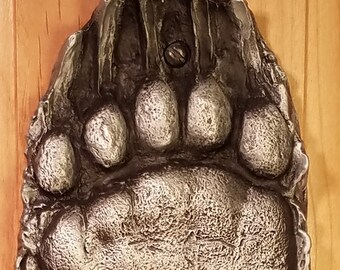 Grizzly Paw Door knocker with Huckleberry flourish