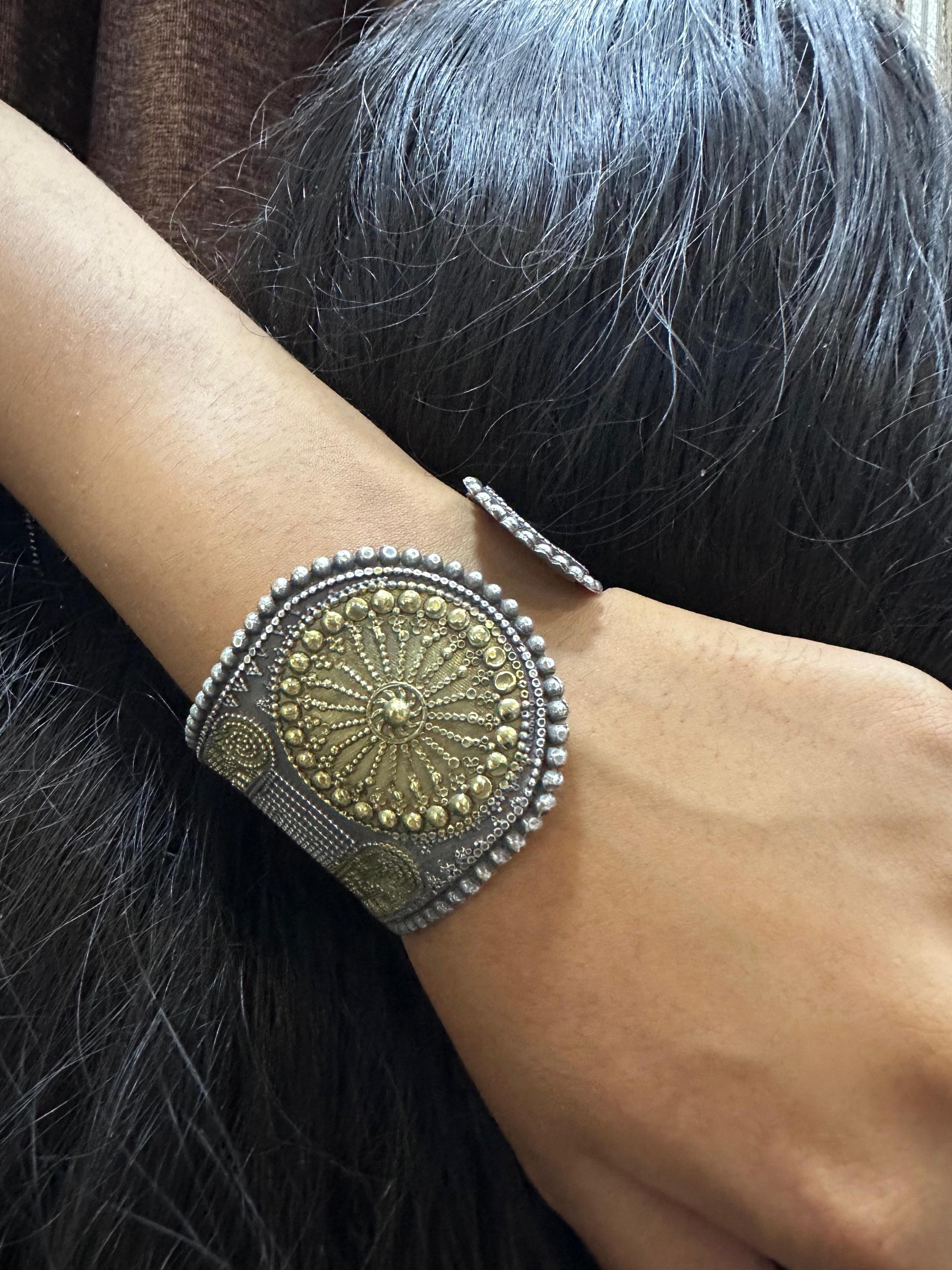 デュアルトーンのジャーマンシルバーハンドカフバングル：ボリウッド