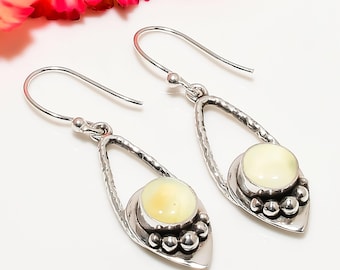 Pendientes de plata de ley con prehnita: Joyería artesanal con piedras preciosas