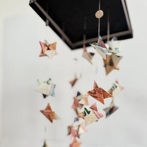 Prêt à offrir, cadeau en espèces dans une boîte, l'idée cadeau parfaite, anniversaire, mariage, passe-temps, effet spécial