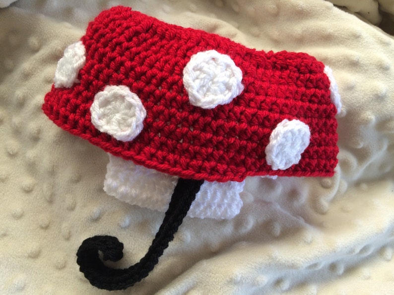 Baby girl hat, Minnie Mouse, Crochet Minnie Mouse, Disney Baby, Disney Nursery, photography prop, coming home outfit, baby shower gift, baby image 5